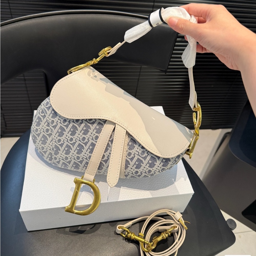 Dior Fashionable handbagshoulder bag, 24x20cm